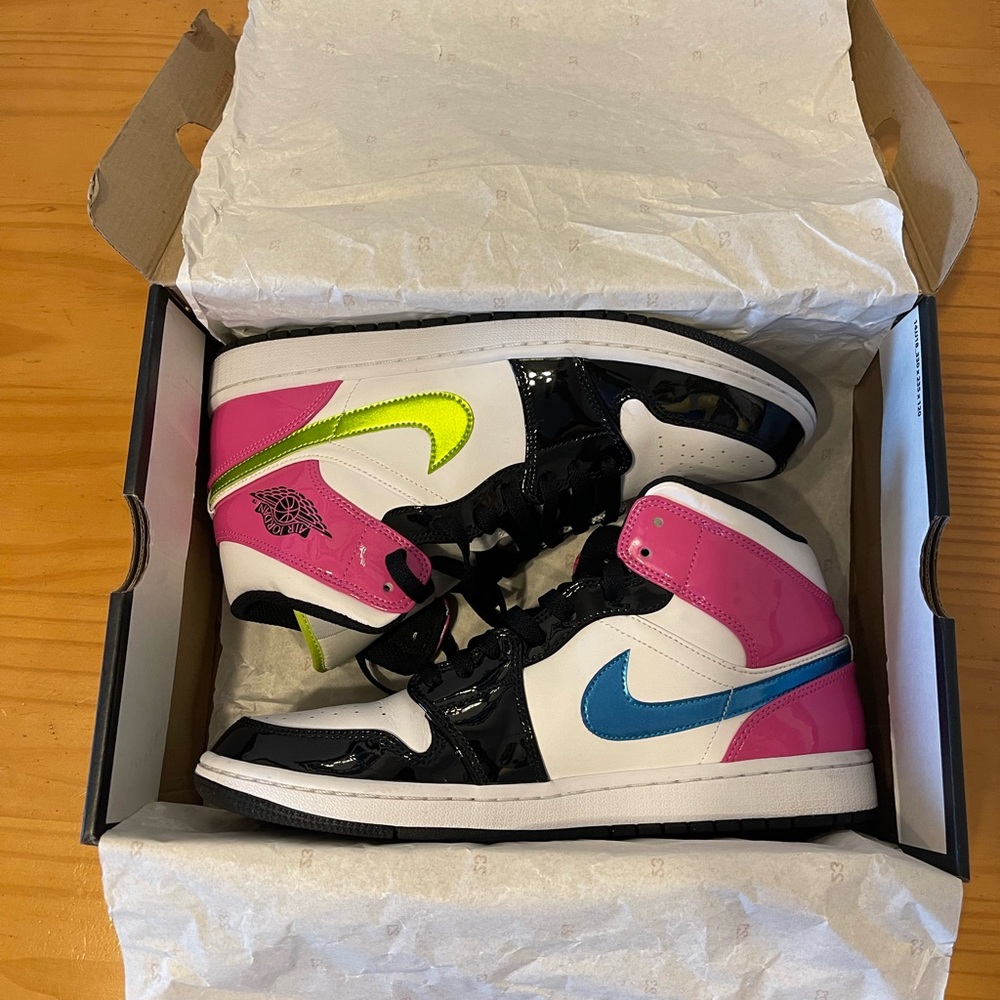 Nike Air Jordan 1 Mid SE Cyber Pink Size 10.5M